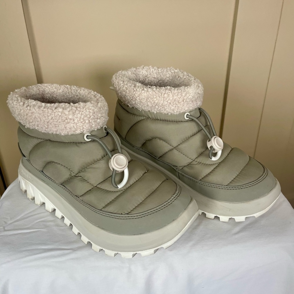 Columbia Quilted Ankle Boots in Gray and Cream